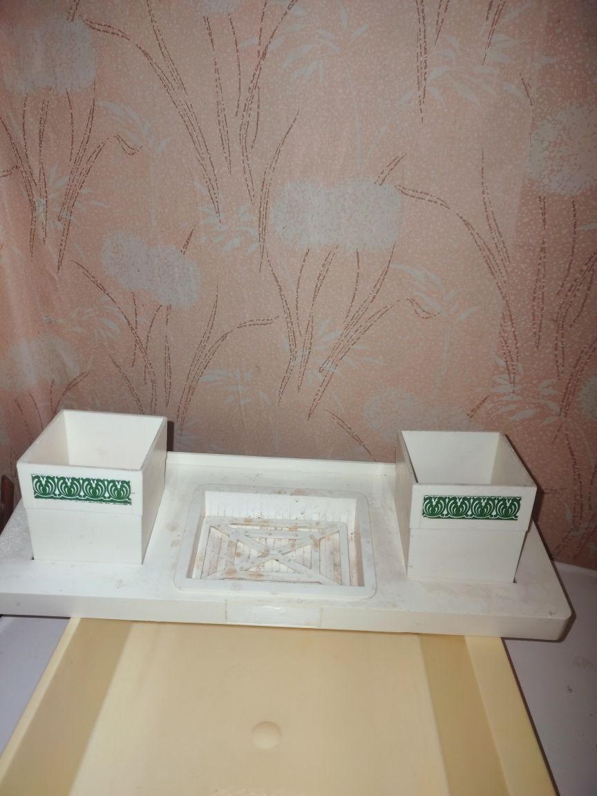 Продам полки книжные, набор для ванной