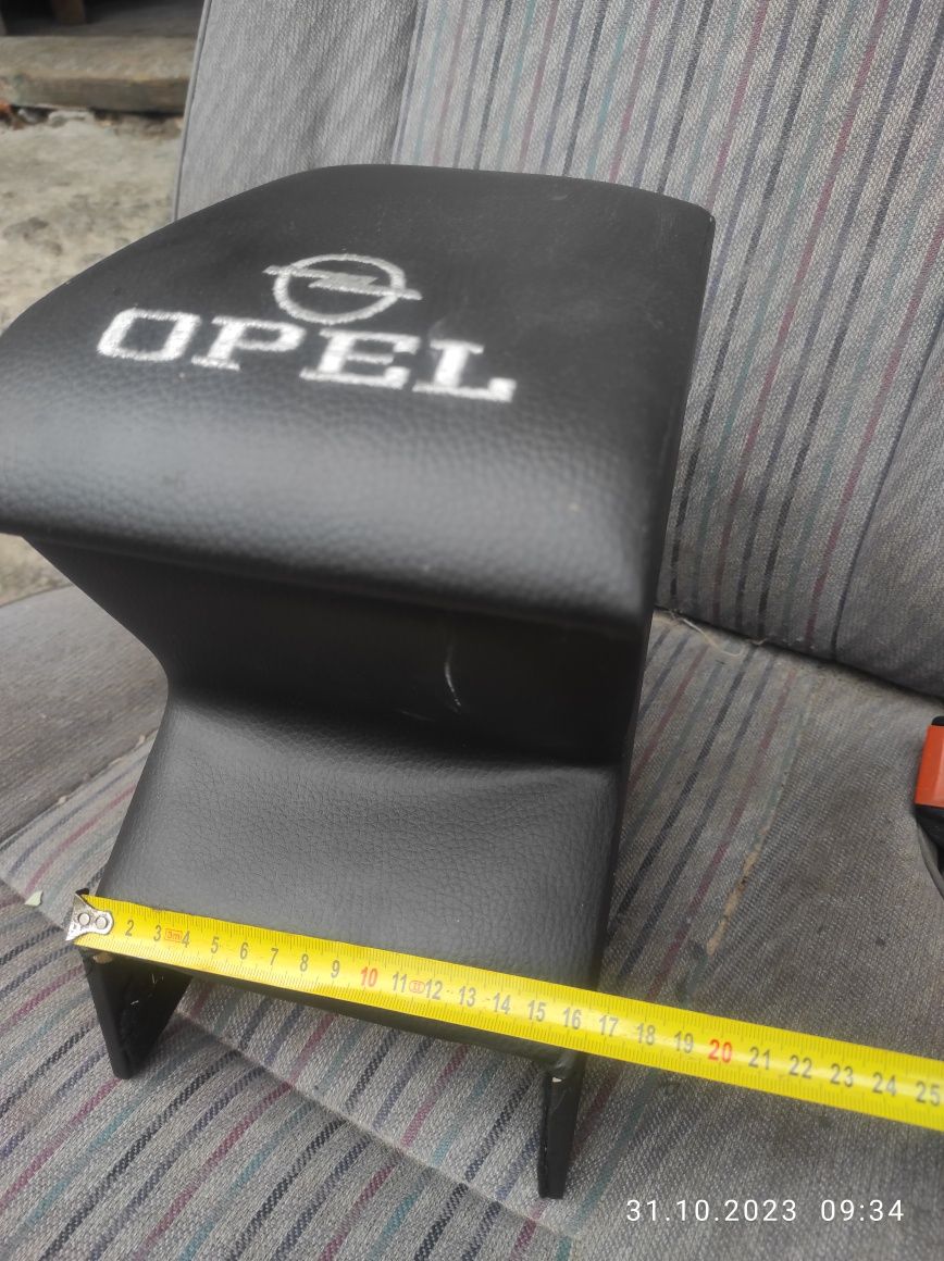 Підлокотник універсальний Opel
