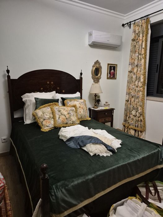 Cama de casal D. Maria embutidos florais