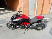 Ducati Diavel Carbon Red