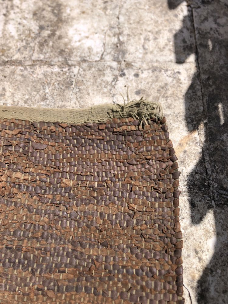 Tapete de pele entrançada castanho