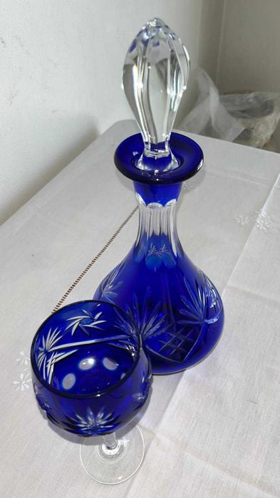 Garrafa e taça vintage, em cristal cortado, anos 80. Com desconto