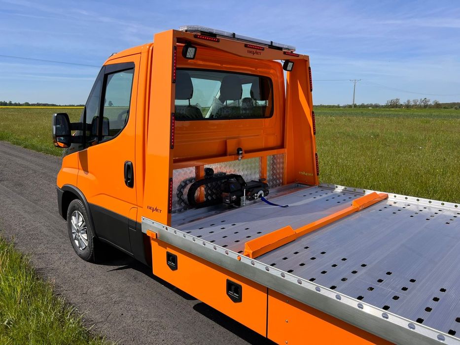 Nowe Iveco wypożyczalnia lawet i busów Oława