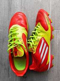 Chuteira profissional Rara Adidas F50