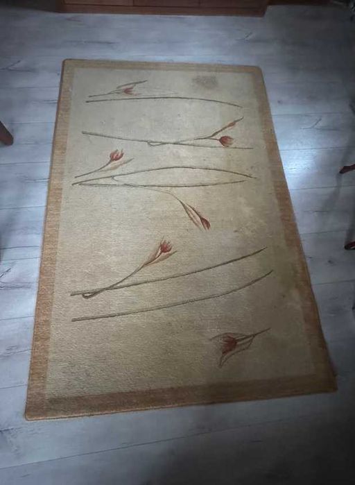 Wełniany dywan (2,4 x 1,6)m