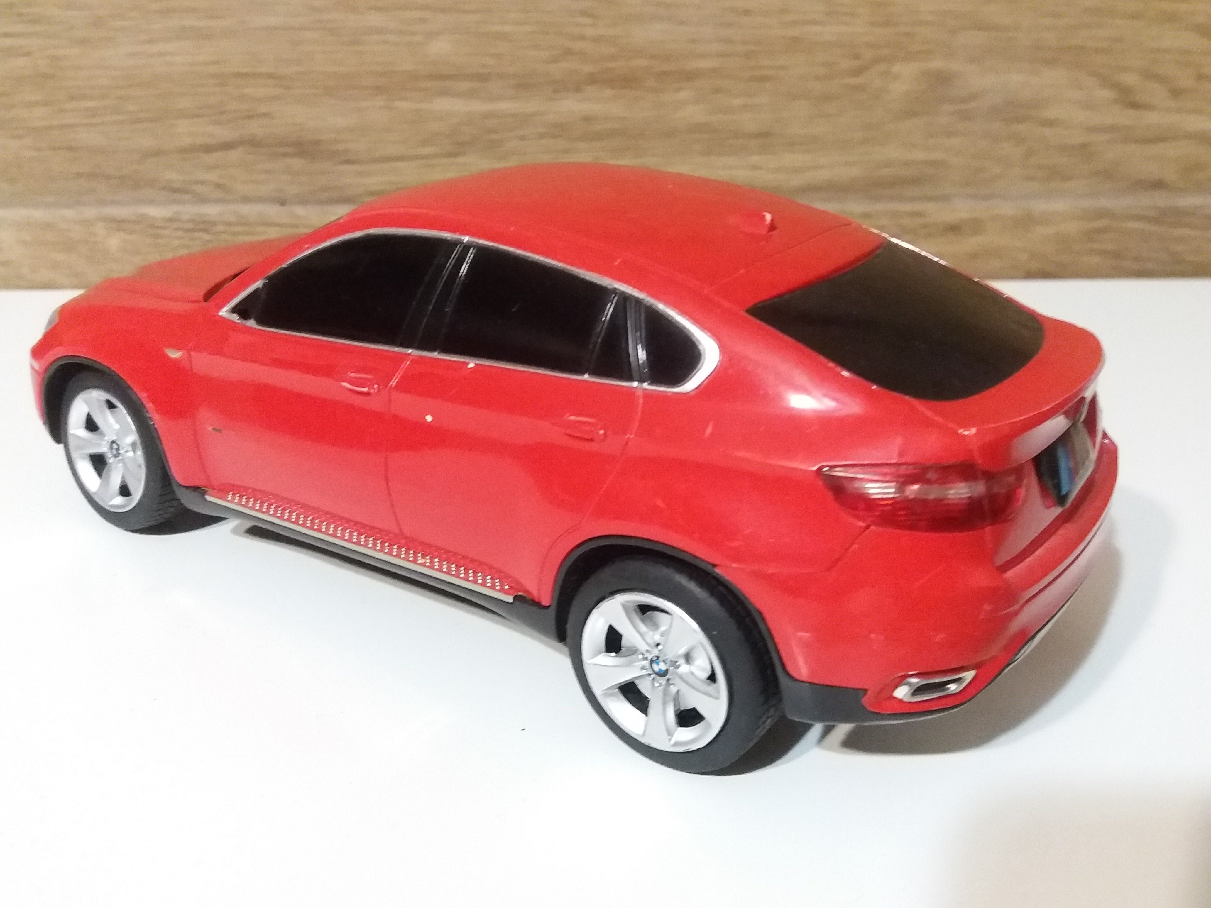 model BMW X6 M czerwony