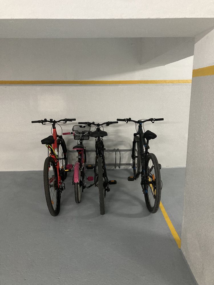 Aluga-se Garagem Santo Antonio Caparica Motas