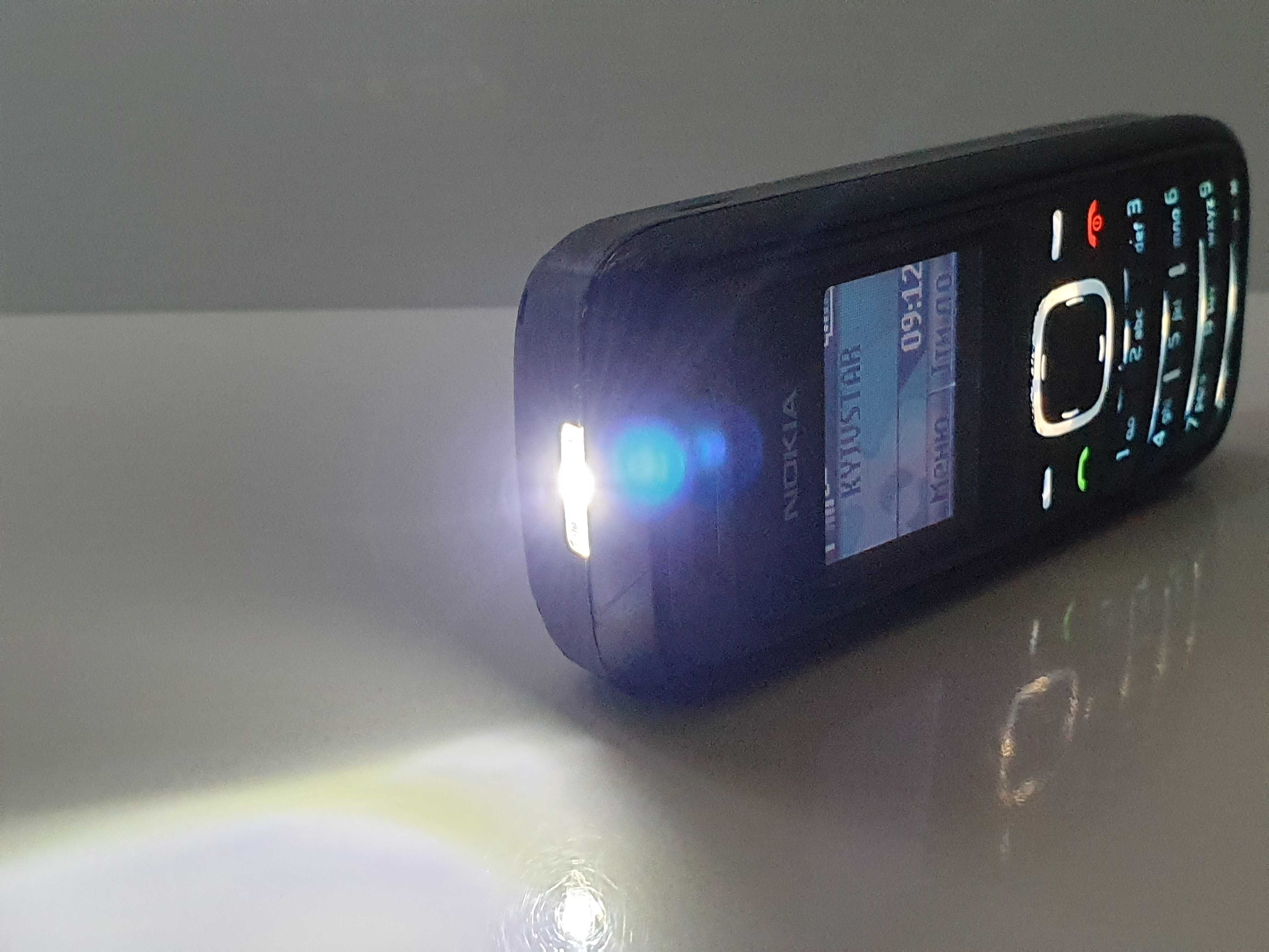 ТЕЛЕФОН Nokia 1208