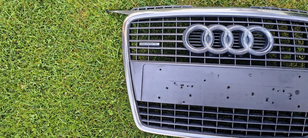 Grill atrapa AUDI A3 8P ORYGINAŁ, nie naprawiany. SPRAWNY