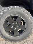 5 Pneus BFGoodrich ALL-Terrain    LT255/75R17 + 5 jantes jeep Wrangler