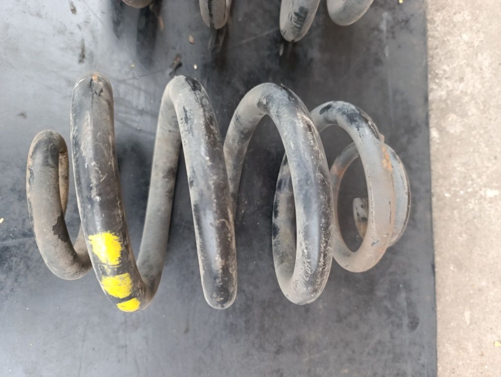Sprężyny tył Transporter caravelke multivan Doka VW t5 t5 lift T6