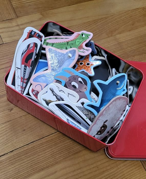 Набір магнітів, вантажівка з фруктами, книжки з віконцями, сортери