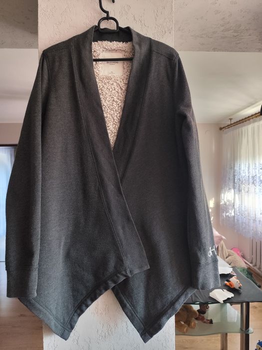 Ocieplana, asymetryczna bluza z rogami bez zapięcia z długimi rękawami