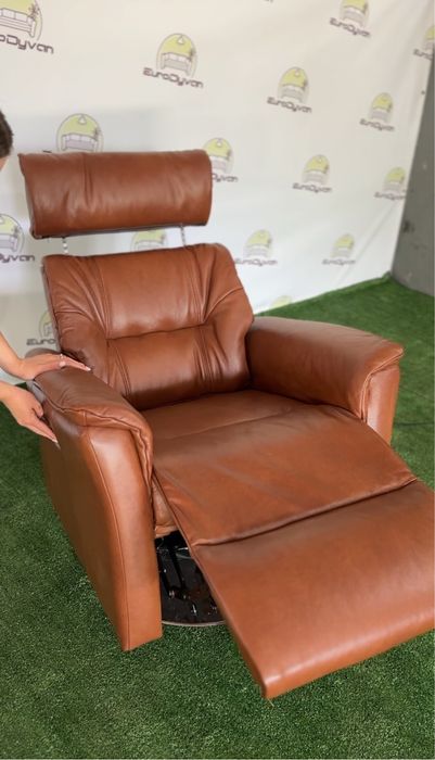 Стильне шкіряне крісло електрореклайнер цегляного кольору з Німеччини