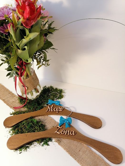 Rustykalne wieszaki ślubne - Żona i Mąż, satynowa wstążka