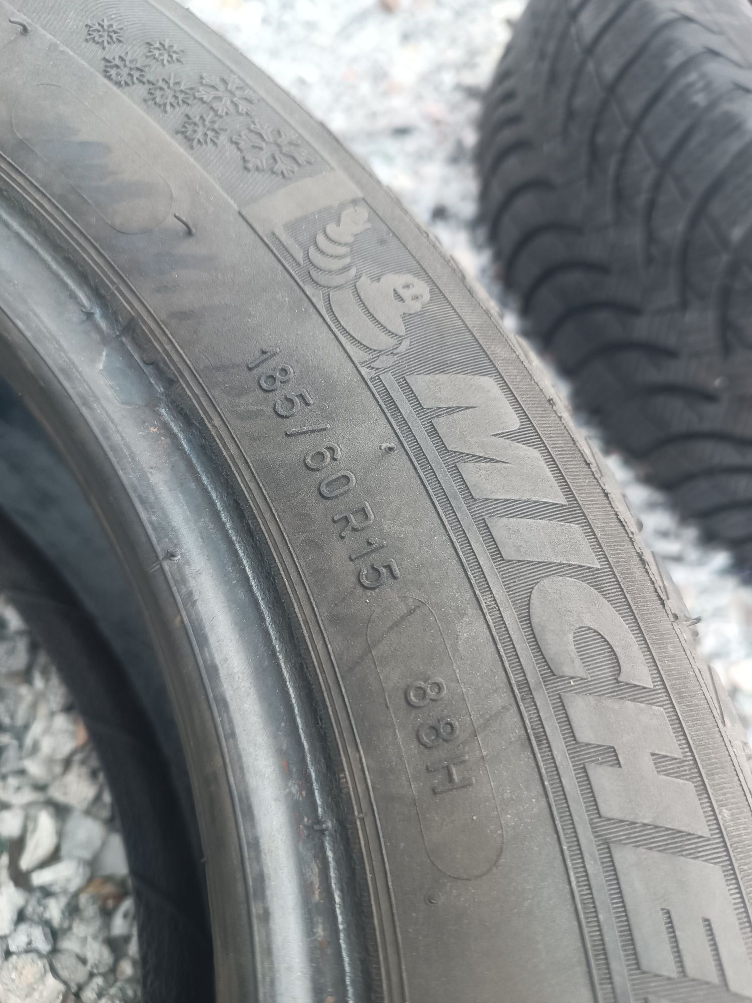 185/60R15 Dwie opony zimowe Michelin