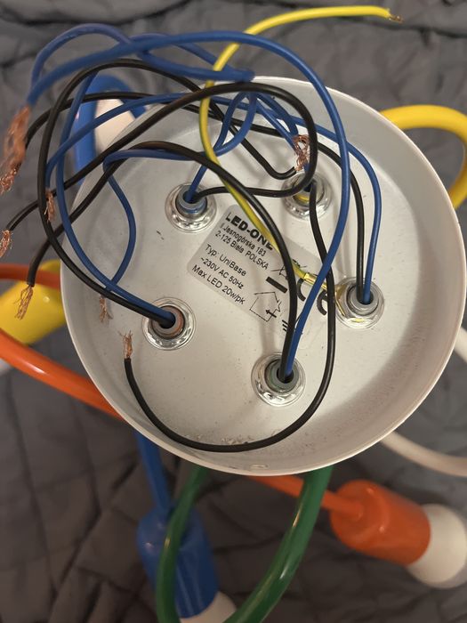 Lampa sutitowa do pokoju dzieciecego