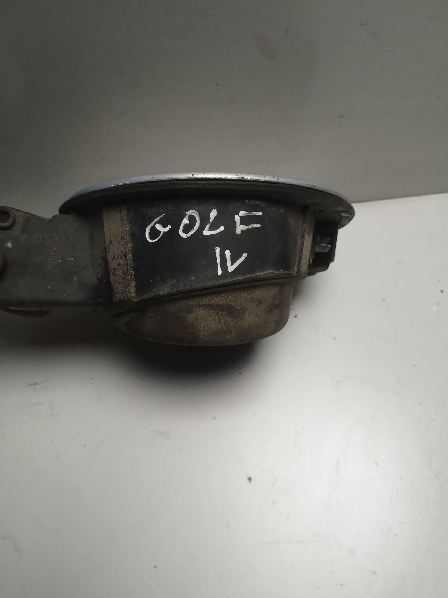 Vw Golf IV 4 klapka paliwa srebrna