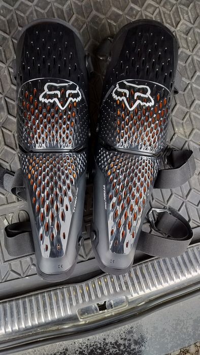 Шарнірні мото наколінники fox titan pro d30