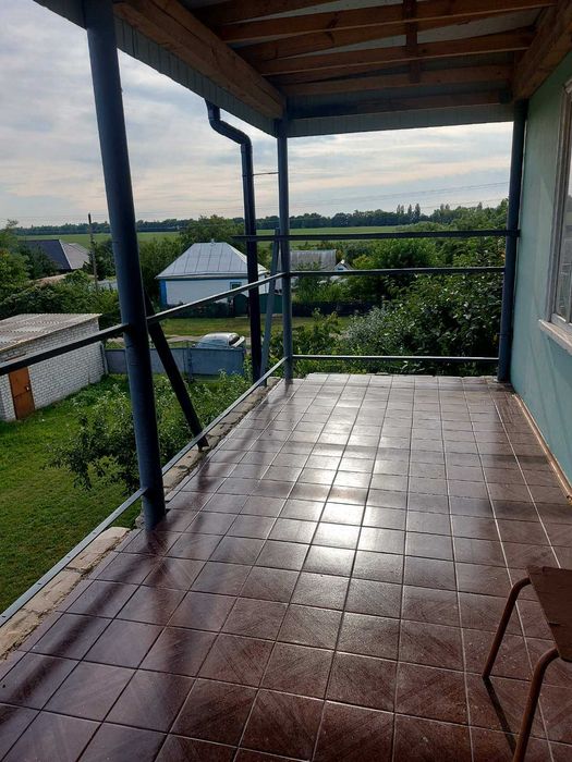 Продаж будинку в мальовничому місці біля водойми з гарним краєвидом