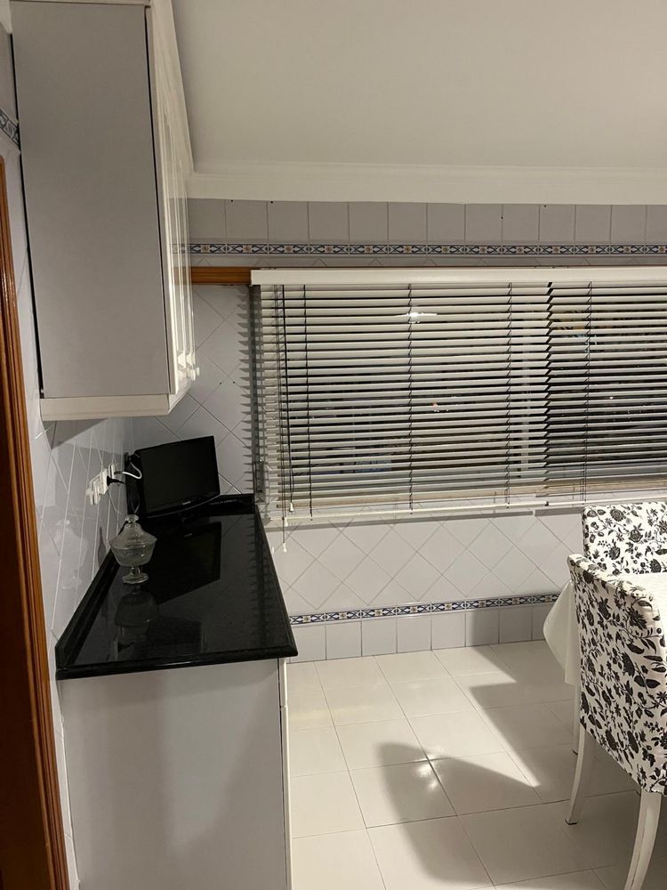 Arrendar T3+1 com 200m2 mobilado e equipado em Linda a Velha