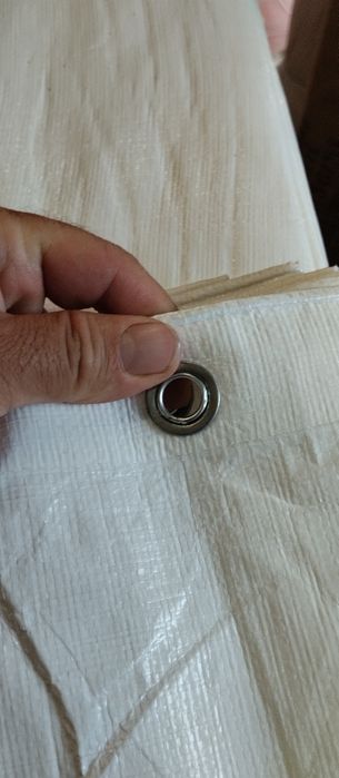 Lona impermeável em branco e em verde.