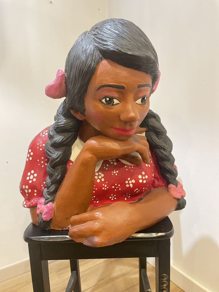Boneca namoradeira em barro tamanho real