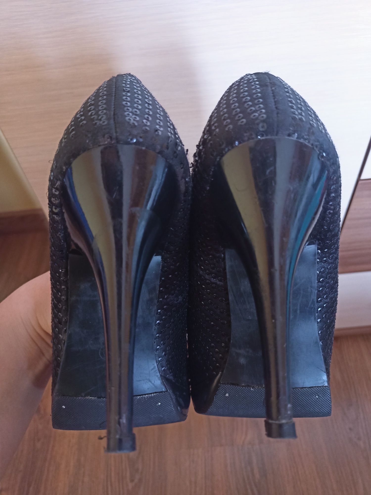 Czarne szpilki 40 buty damskie na obcasie cekinami szpilka obcas