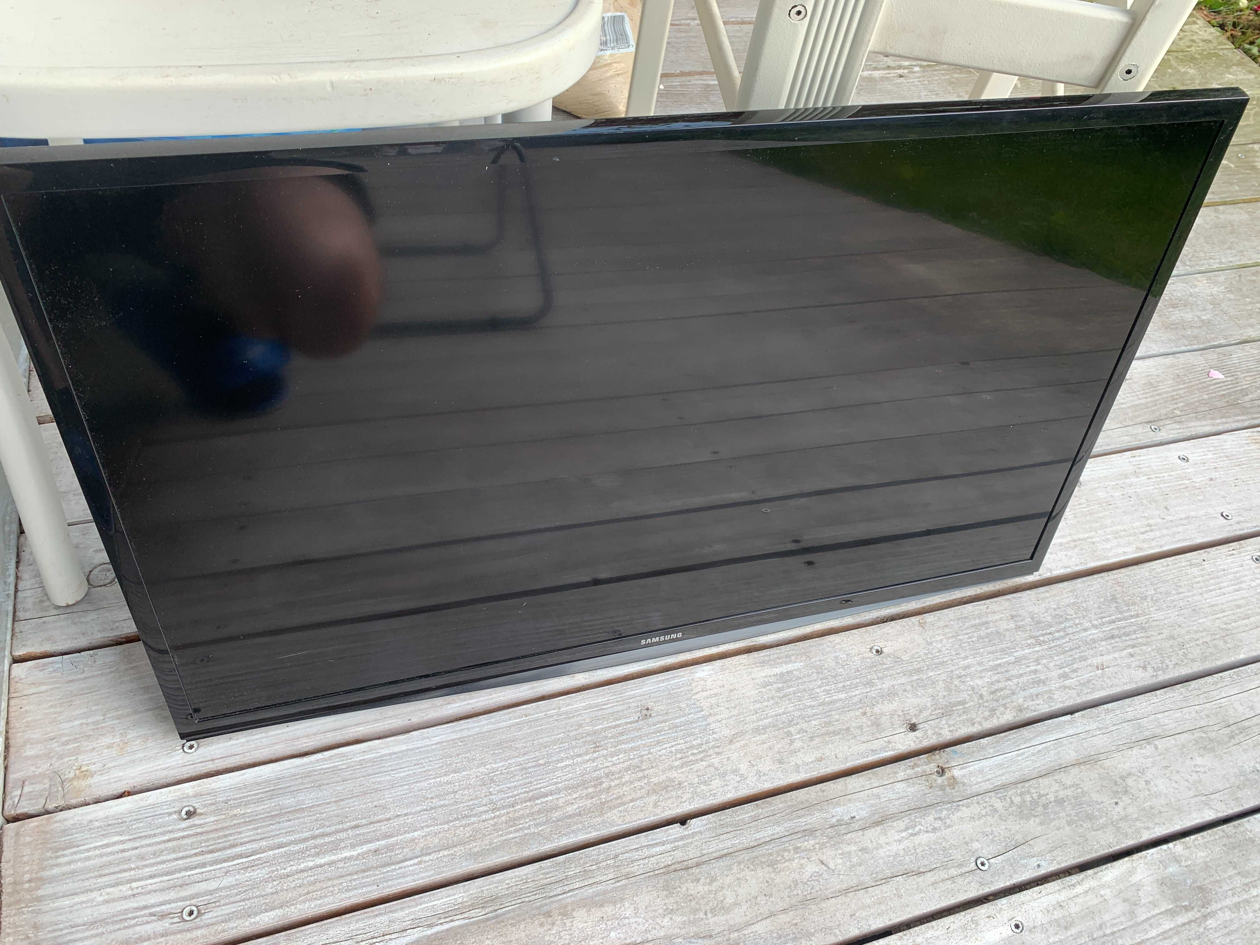 Telewizor Samsung LED 32 cale ue32h4000AW Sprawny