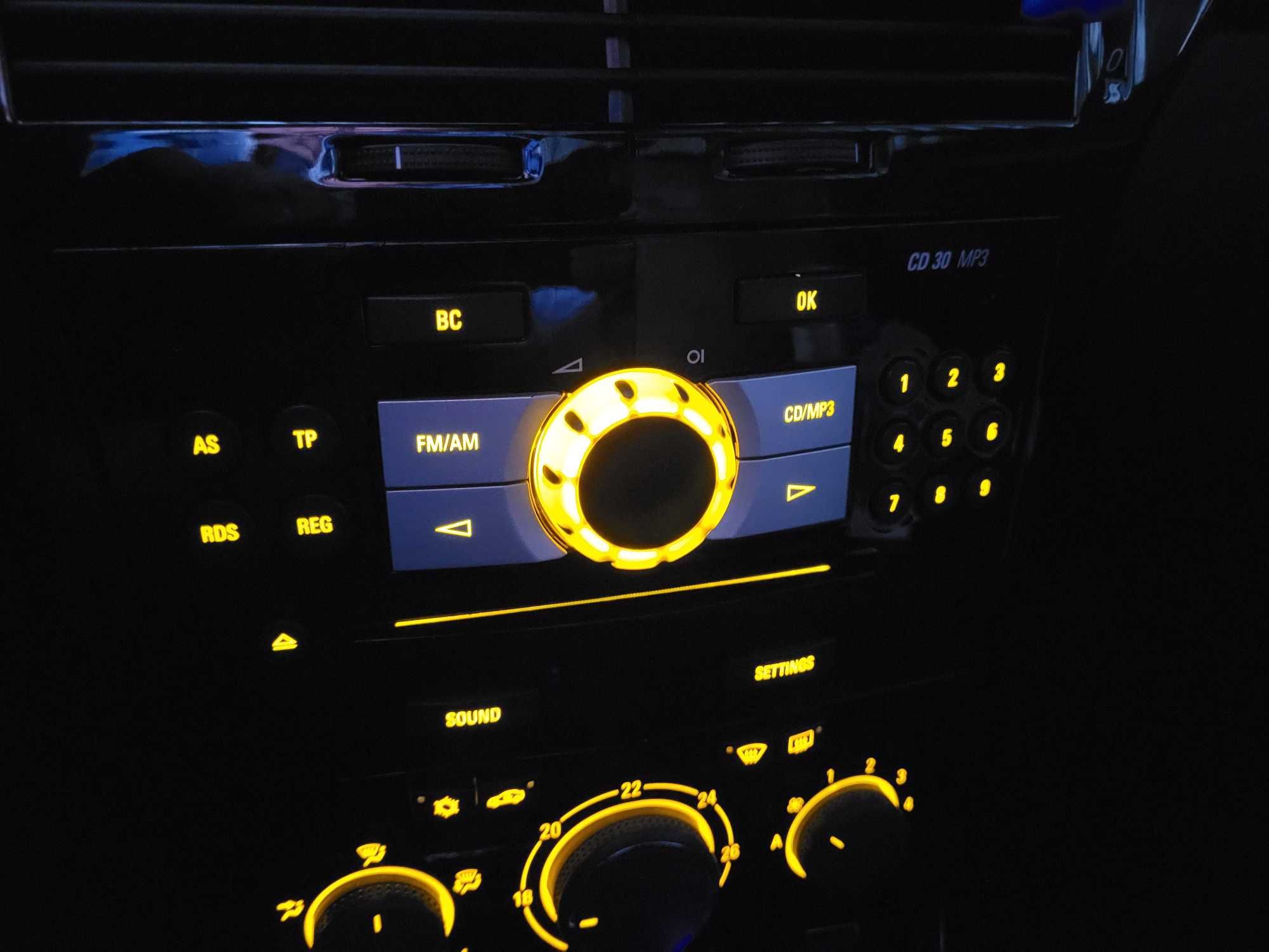 Radio CD30 MP3 black piano z wyświetlaczem opel