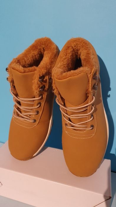 Buty zimowe ocieplane modny kolor rozmiar 42 / wkładka ma 27 cm
