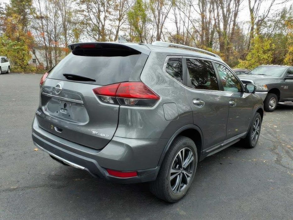 Nissan Rogue SL      2018