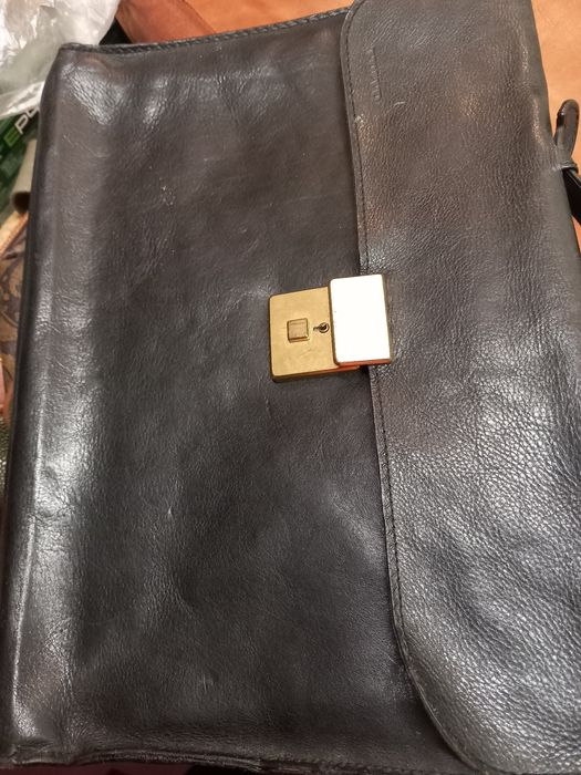 Pasta para documentos em couro na coo preta