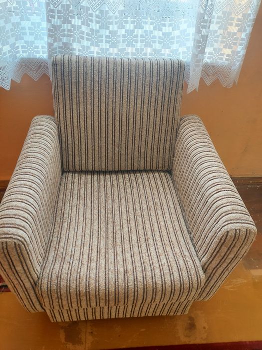 Fotel pokojowy tapicerowany