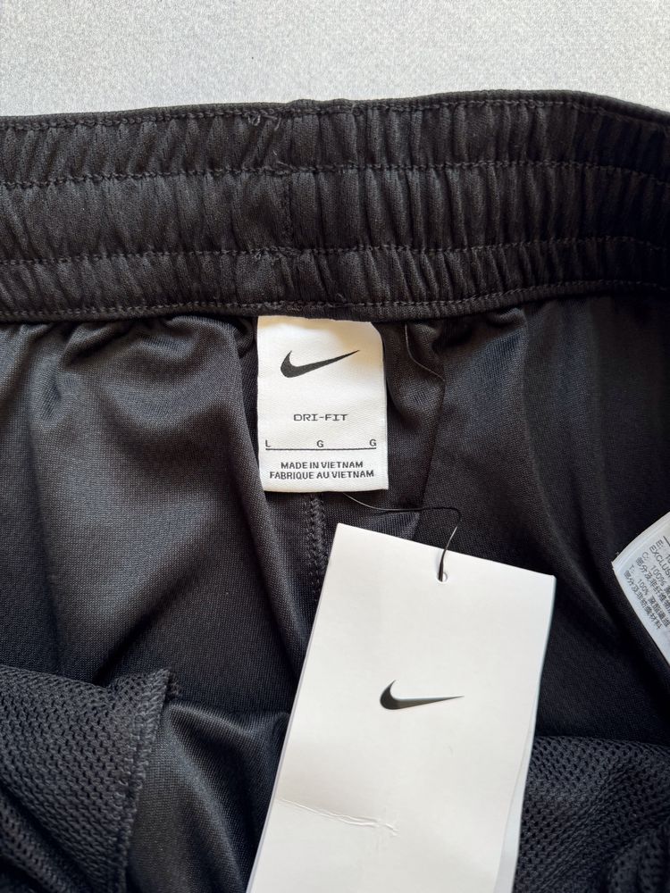 Оригінальні шорти Nike Dri-Fit
