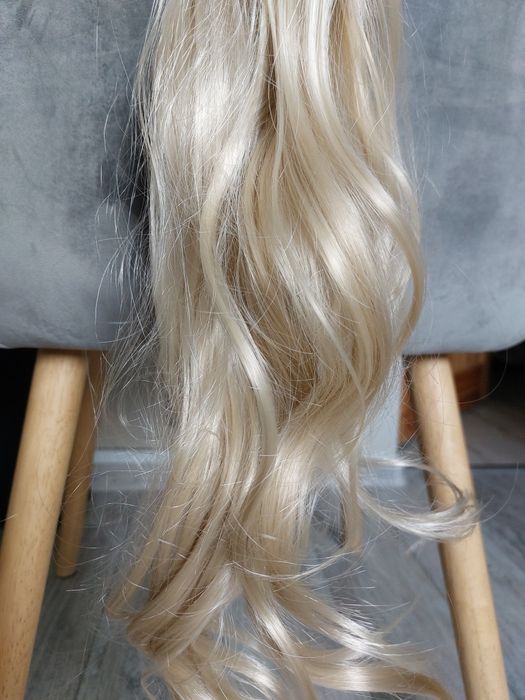 Nowy kucyk blond