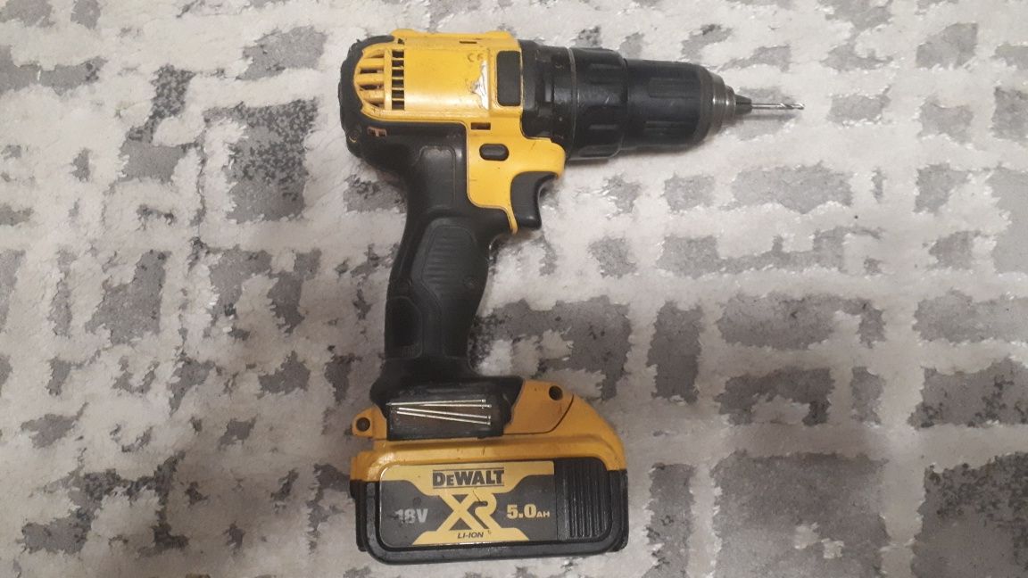 Шуруповерт DeWalt 18