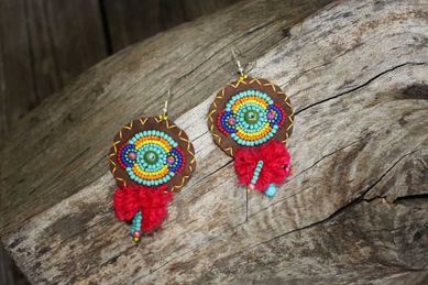 Ręcznie robione kolczyki haftowane z koralików handmade