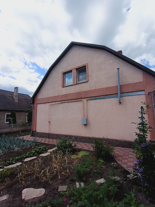 Здається будинок в районі площі Захисників України (Визволення)