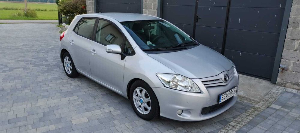 Toyota Auris 2011 rok 1.4 diesel