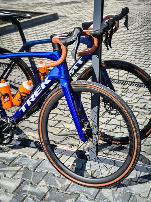 Trek Domane SL Gen 4 2024 – karbon, Shimano 105, rozmiar 56, jak nowy!