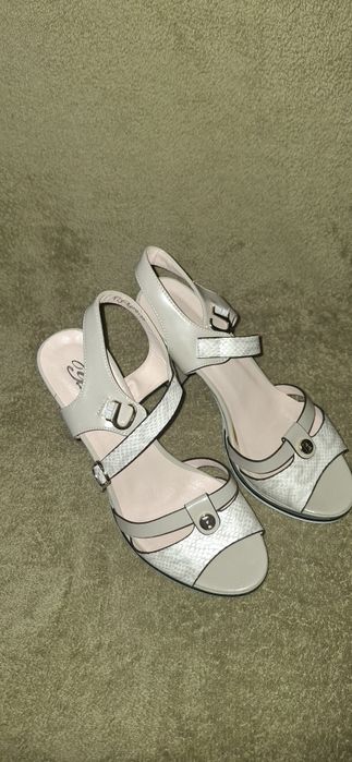 Жіночі босоніжки