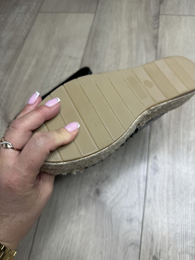 Czarne espadryle