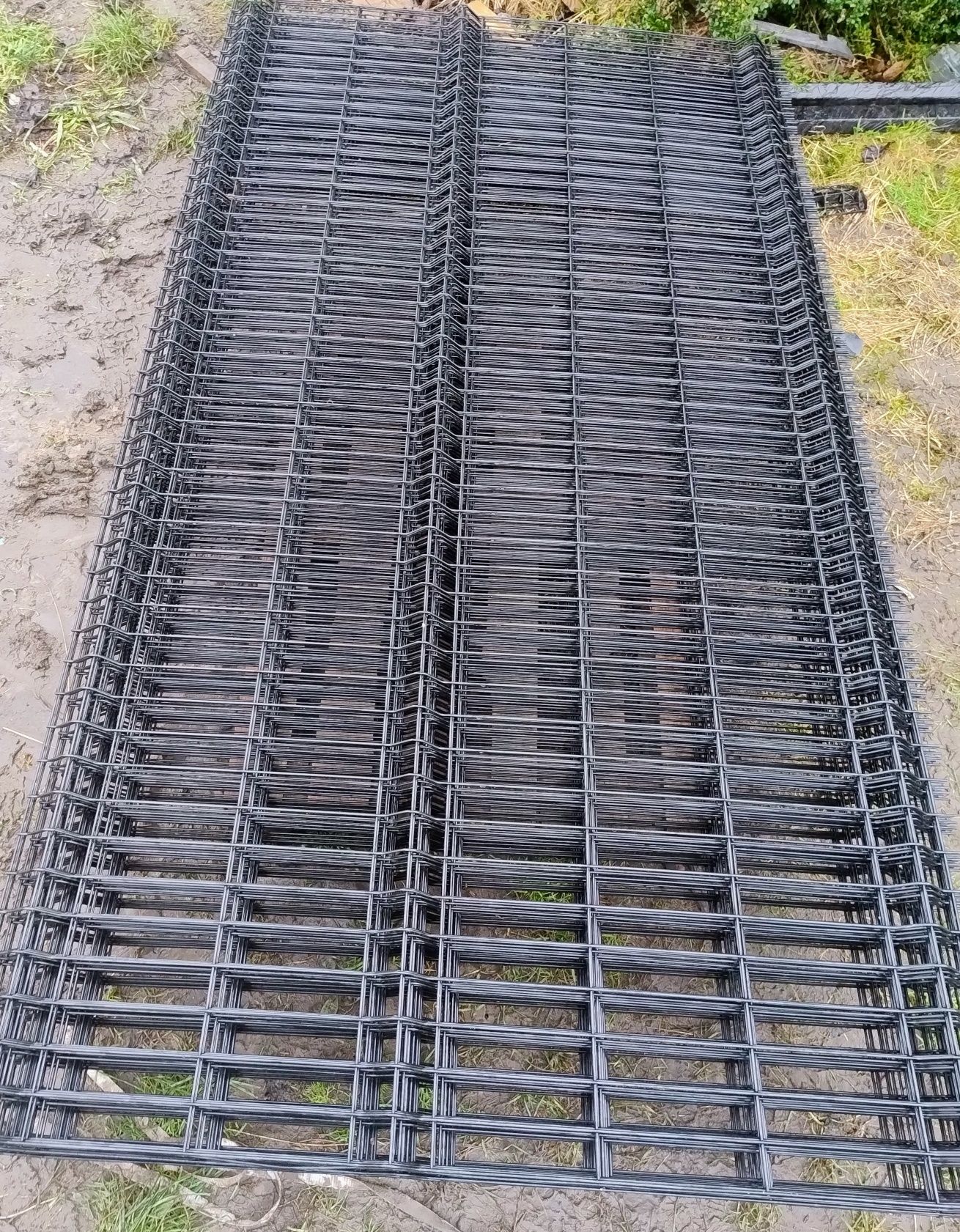 Panele ogrodzeniowe 1,33 m drut fi 4 mm kolor czarny