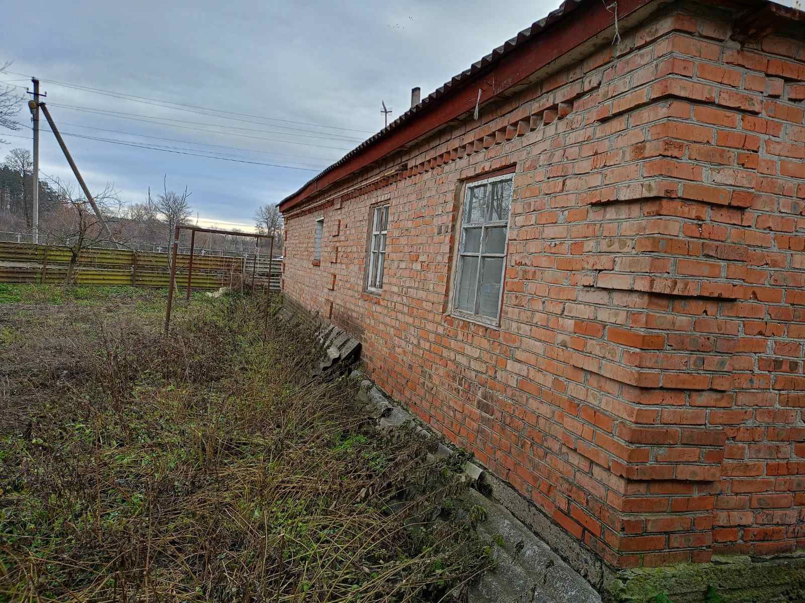 Продам будинок в центрі села