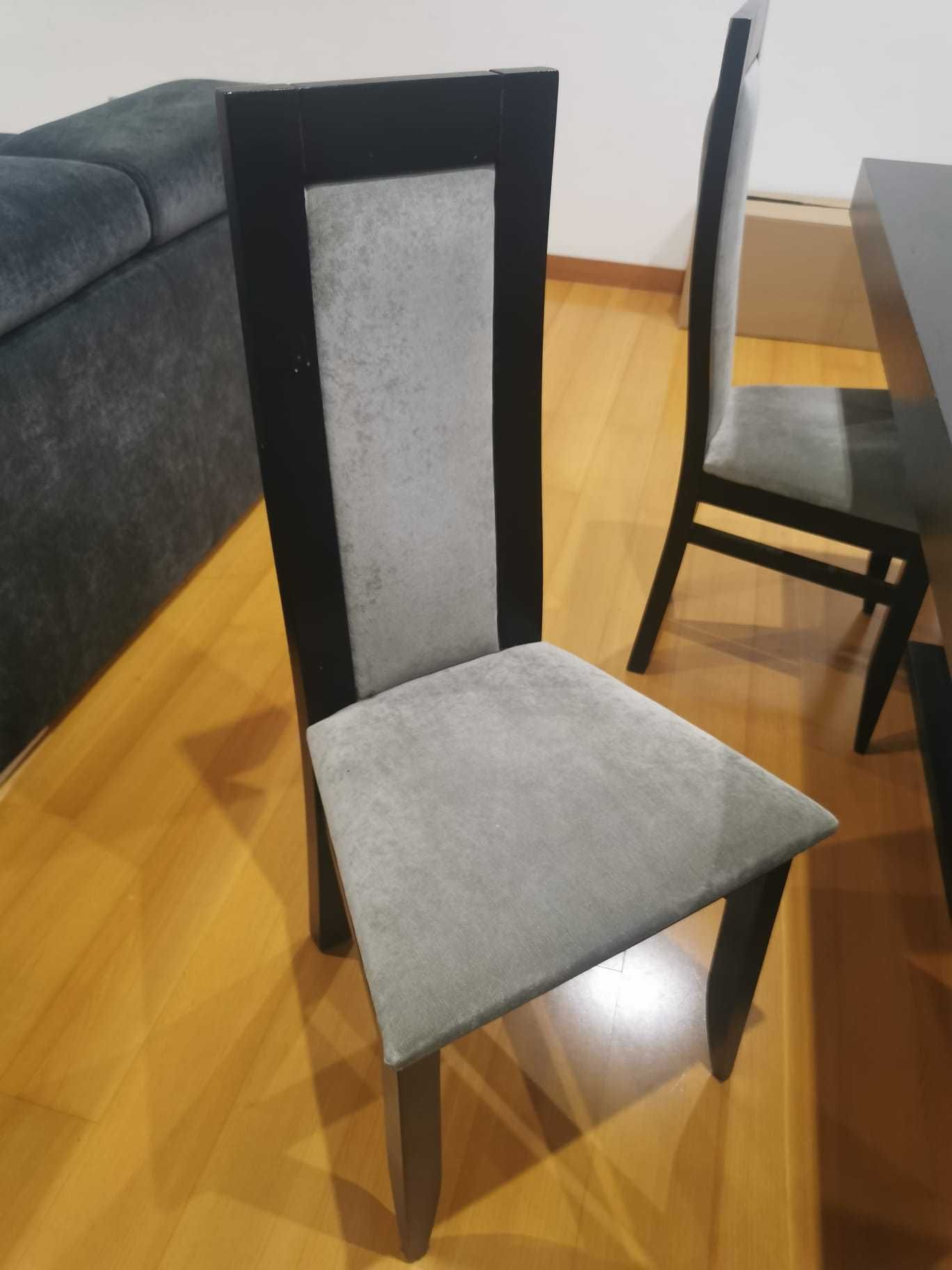 Mesa de Jantar com 6 cadeiras