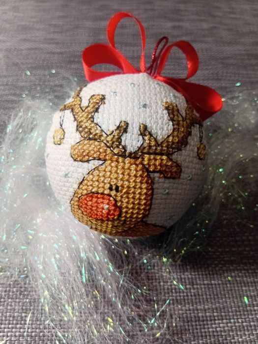 Вишиті новорічні кульки