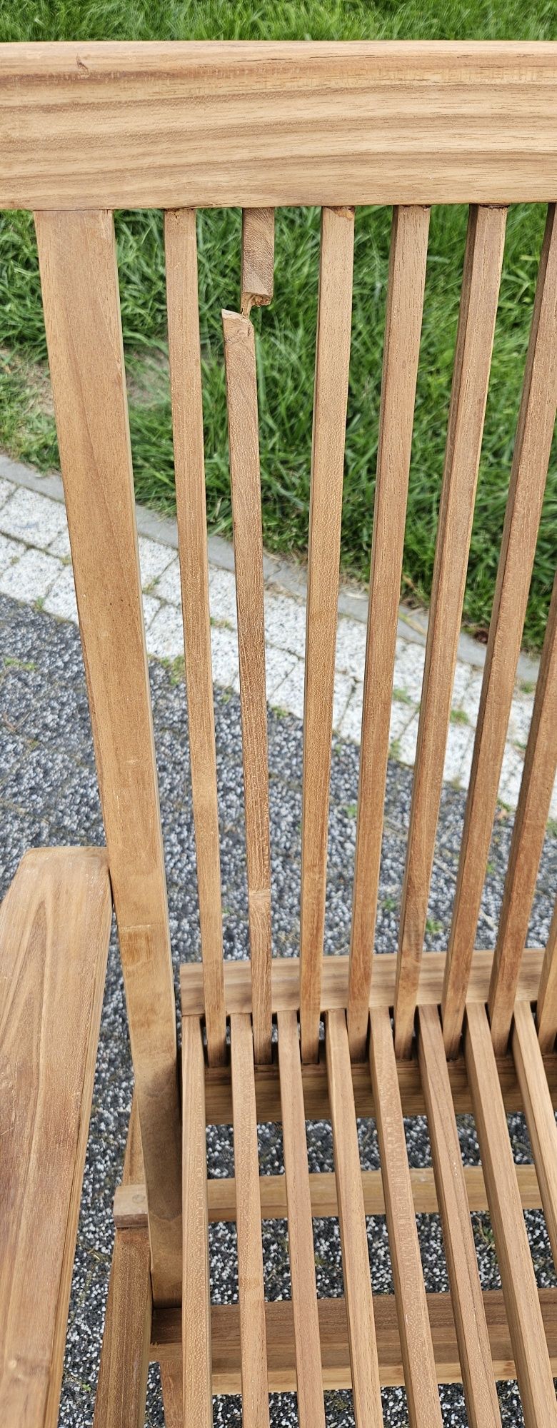 Stolik z krzesłami z drewna tekowego