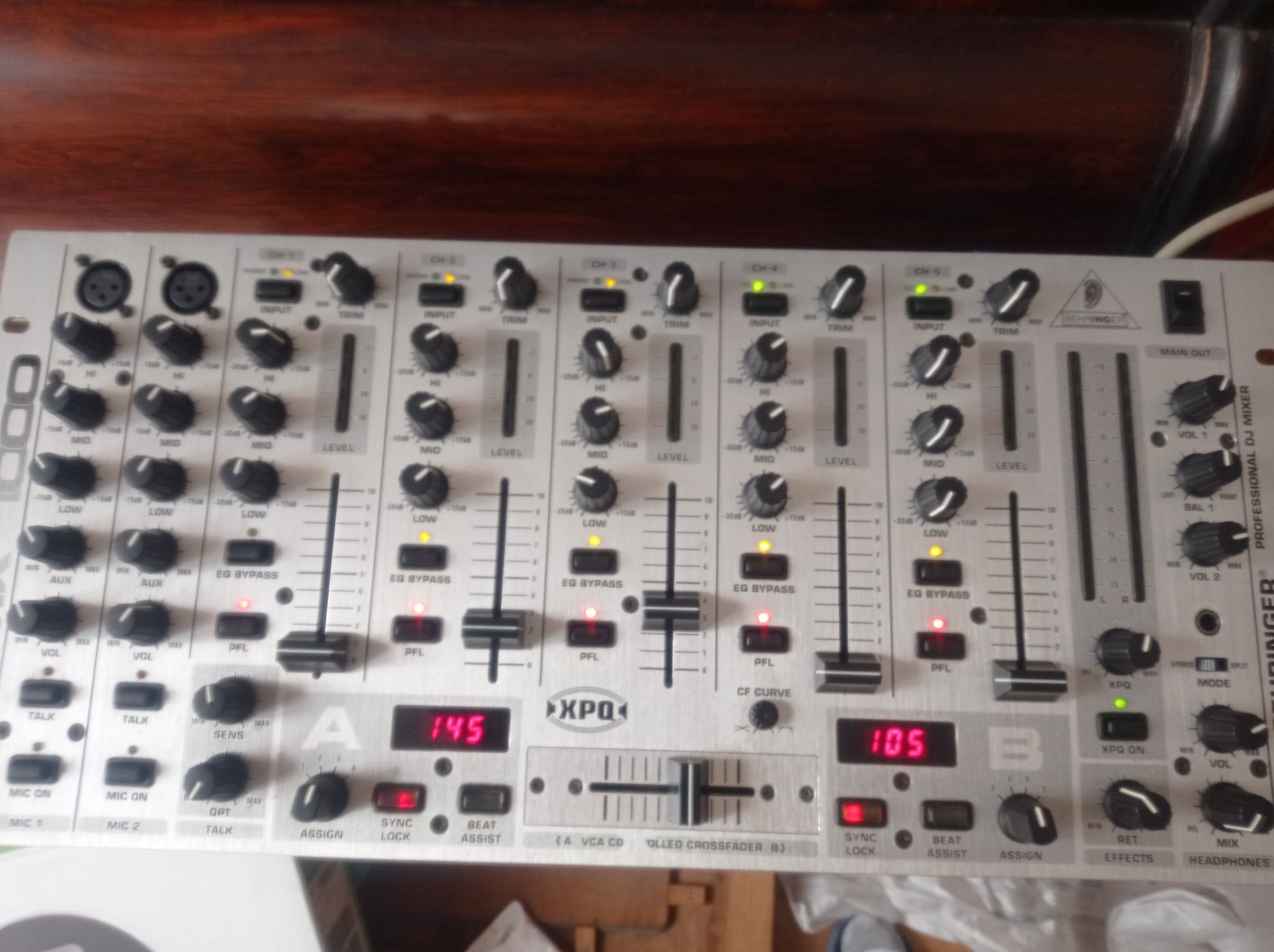 Mixer BERINGER VMX Pro 1000