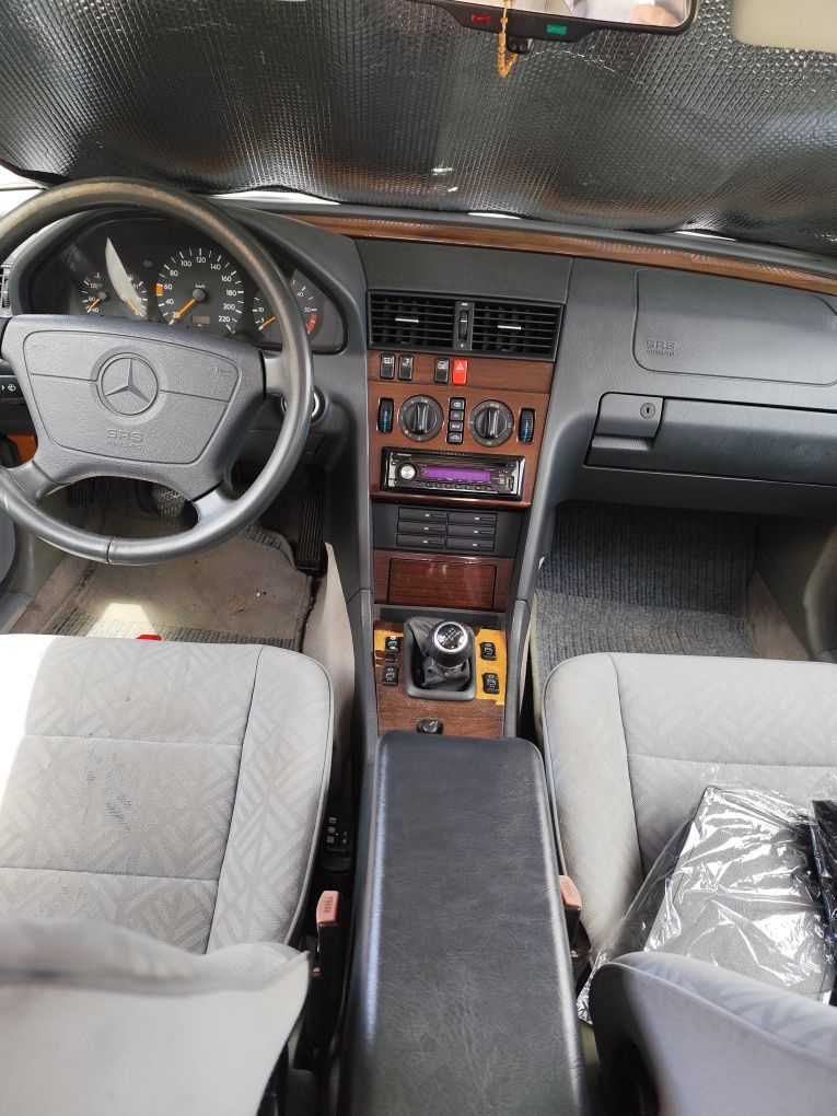 Mercedes-Benz  C 250